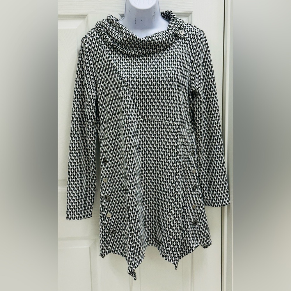 Peck & Peck Women's Shift Dress Size M Black, White & Silver High Low Hem New!
